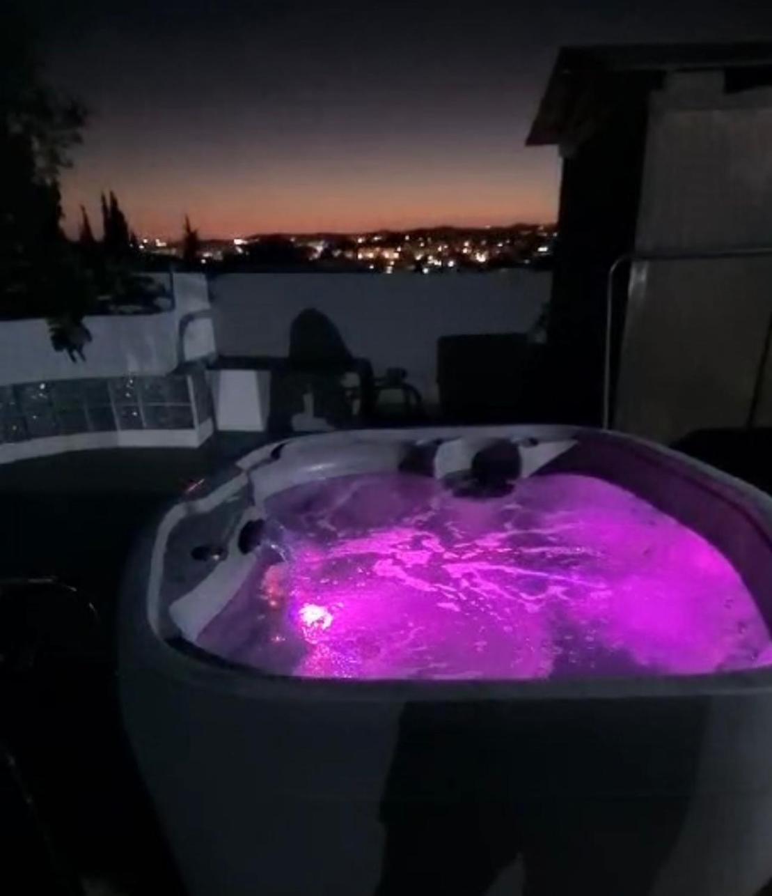 شقة Penthouse With Private Roof Terrace And Jacuzzi فوينخيرولا المظهر الخارجي الصورة