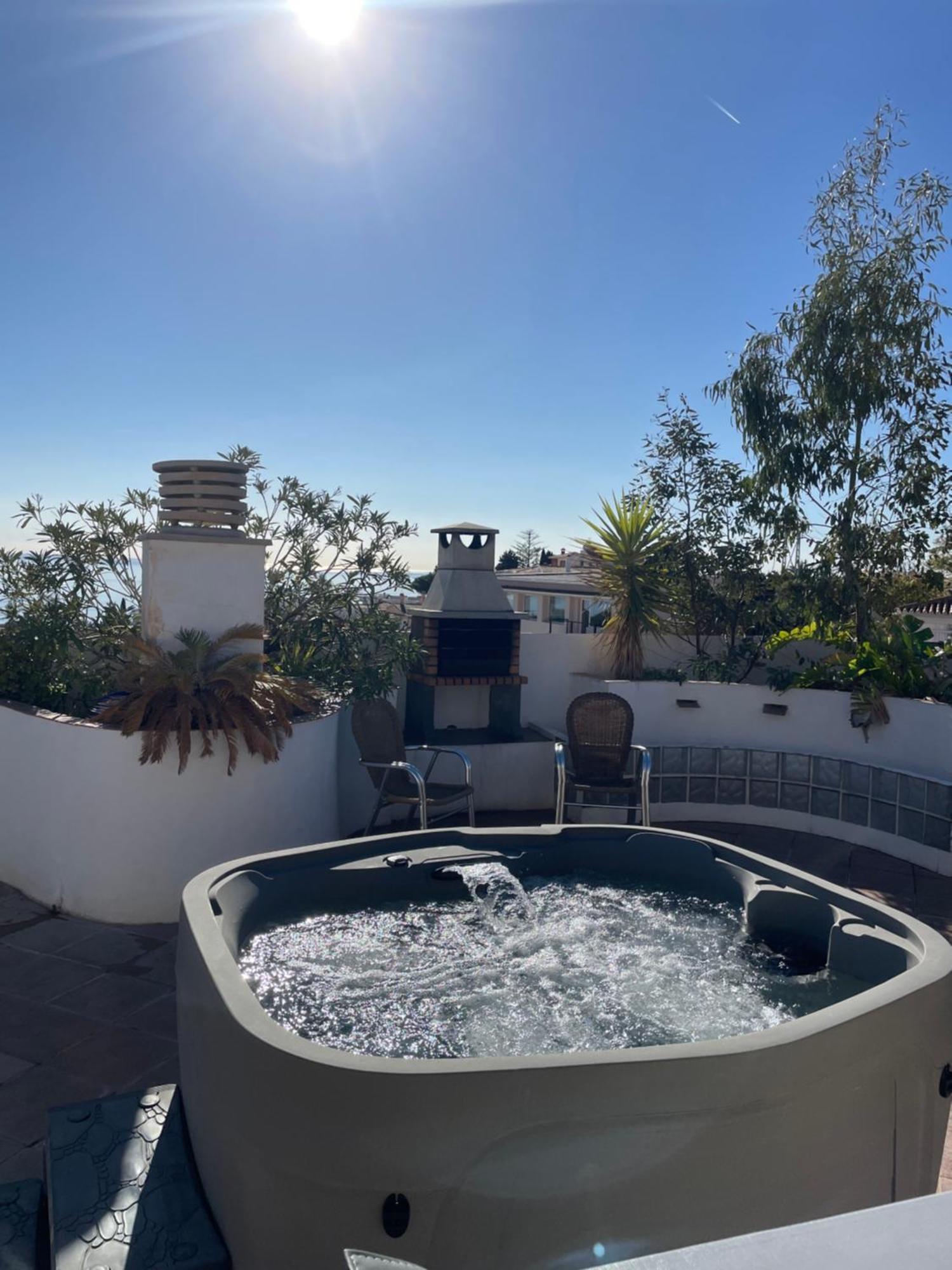شقة Penthouse With Private Roof Terrace And Jacuzzi فوينخيرولا المظهر الخارجي الصورة