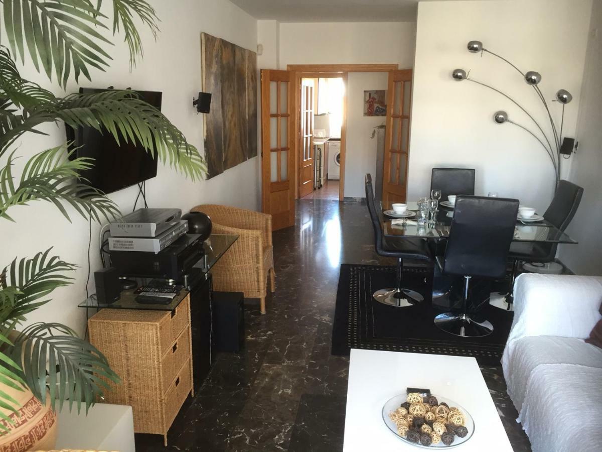 شقة Penthouse With Private Roof Terrace And Jacuzzi فوينخيرولا المظهر الخارجي الصورة