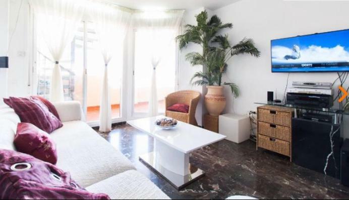 شقة Penthouse With Private Roof Terrace And Jacuzzi فوينخيرولا المظهر الخارجي الصورة